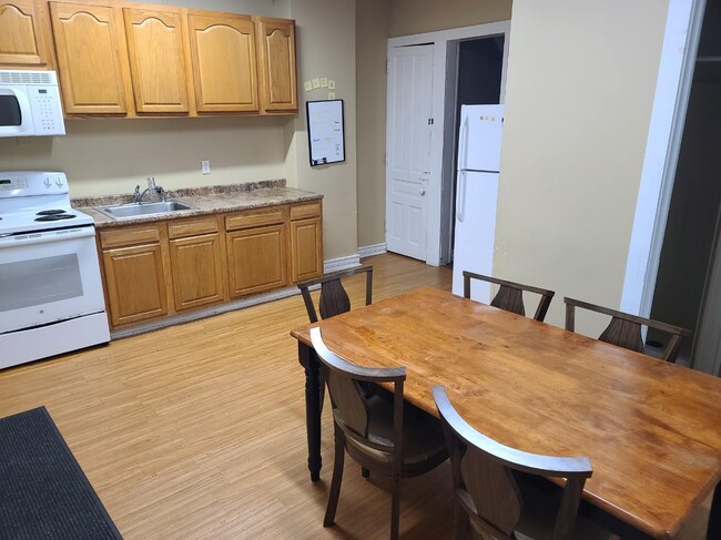 Building Photo - 425 Taylor Ave Unit 425 Rental