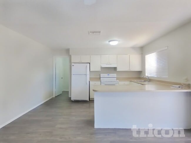 Photo - 313 W Nopal Pl