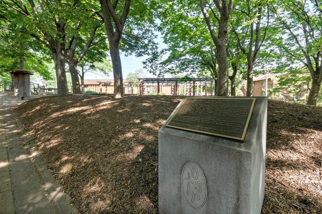 Photo - Westview on the Avenue