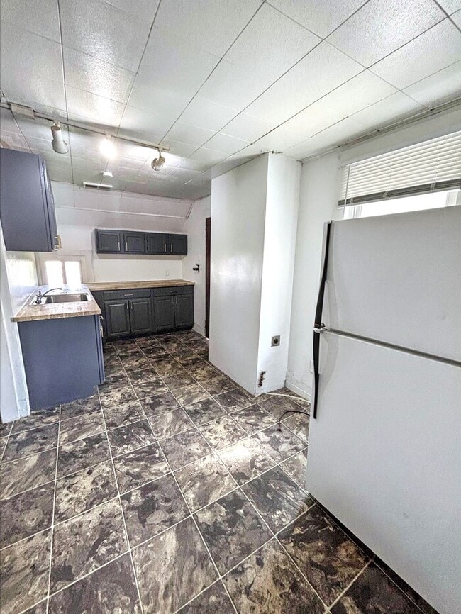 Photo - 3295 W 46th St