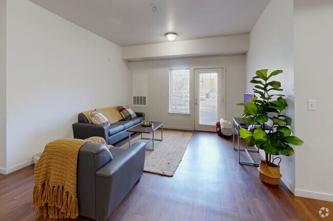 3 habitaciones, 3 baños - 1195 pies cuadrados - Sala de estar