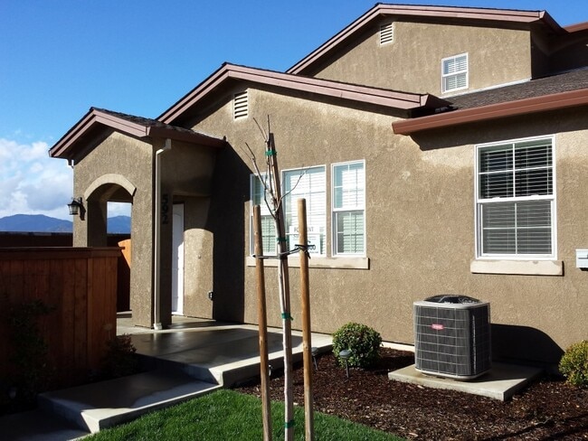 Townhouse In Prime Location - Townhouse In Prime Location