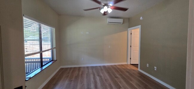 Sala de estar - 301 Walnut Ln