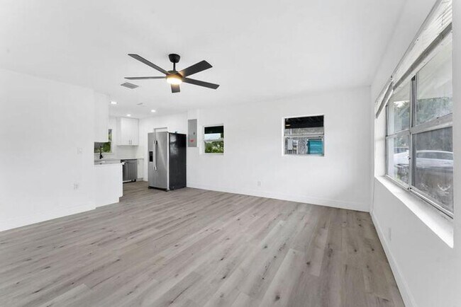 Photo - 316 NW 6th Ct