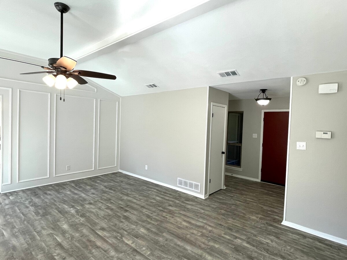 Photo - 3924 Waterford Way