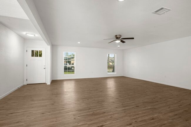 Photo - 914 Grand Oaks Dr