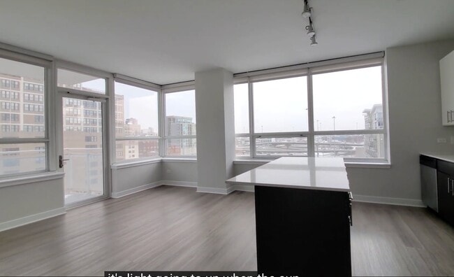 Building Photo - 787 W Adams St Unit 1211