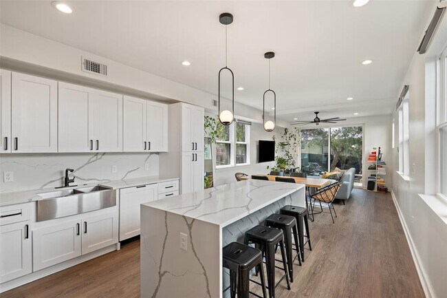 Building Photo - 5515 Hudson St