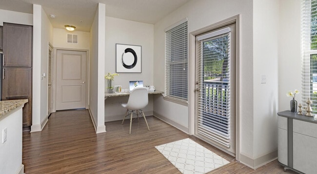 2BD, 2BA - 1180SF - Built-In Desk