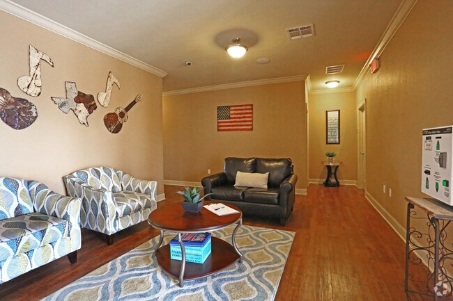 Vestíbulo de la oficina de arrendamiento - Pointe at Ben White