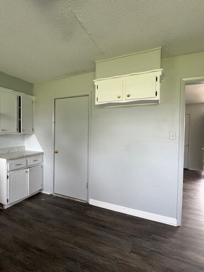 Photo - 3313 SW Salinas- AVAILABLE NOW!