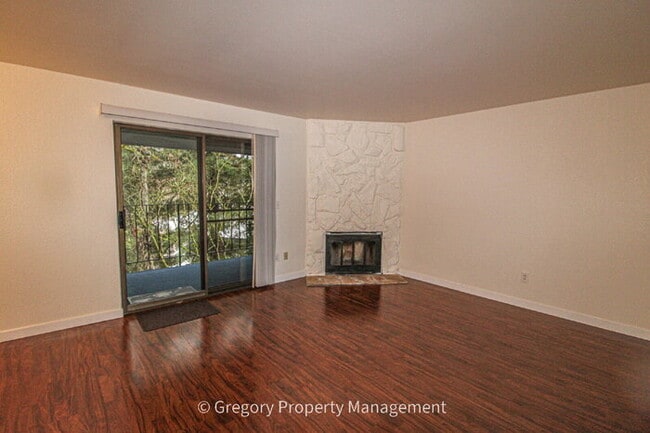 Photo - Excellent value in this updated 2 bedroom condo. Easy walk to Juanita beach waterfront park and t... Unit c2