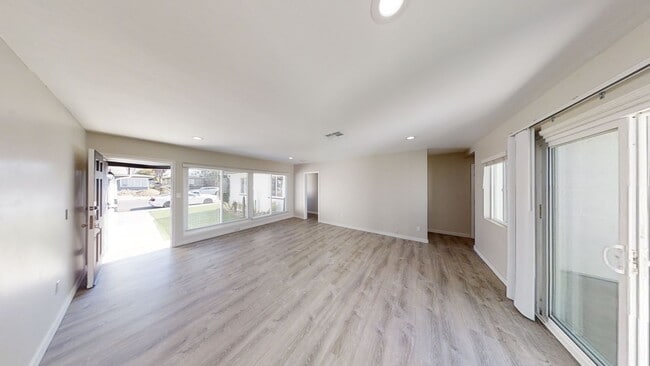 6252 Mary Ln Dr