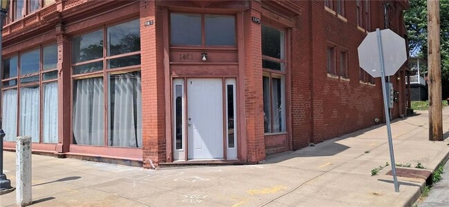 Building Photo - 1421 Penn St Unit 1