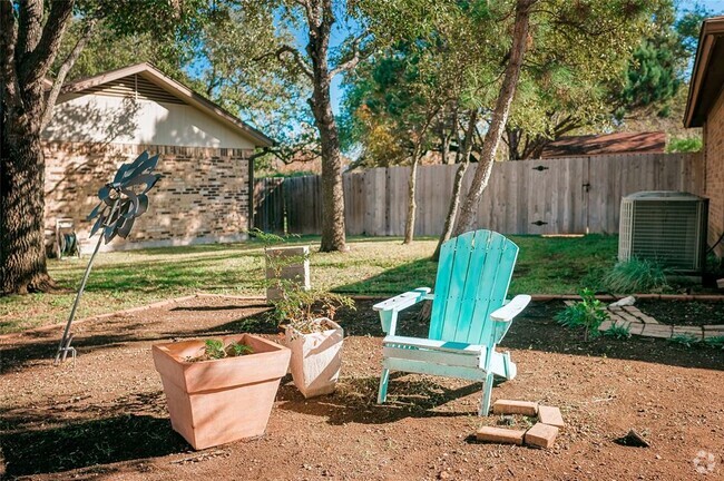 Building Photo - 6903 Fence Line Dr Rental