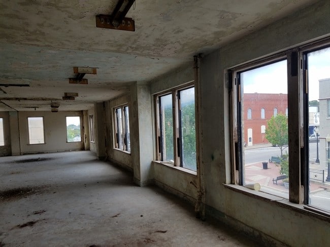 Photo - Central Plaza