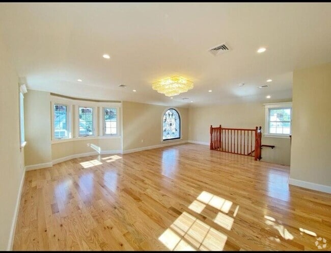 Building Photo - 114-85 177th Pl Unit 2 Rental