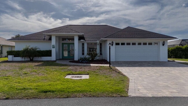 Building Photo - "Spacious 3-Bedroom Pool Home with 2 Baths & 2,075 Sq. Ft. of Comfort in Venice, FL!"