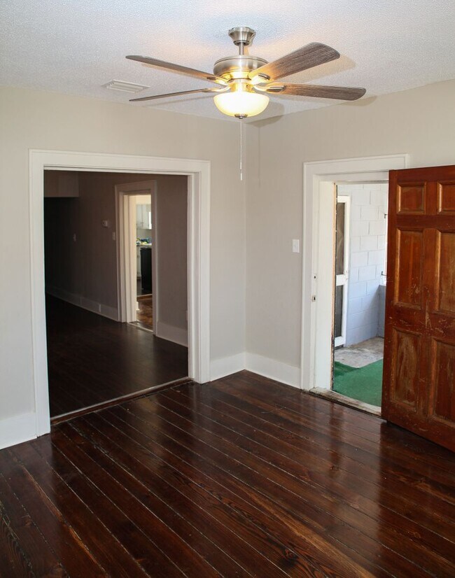 Photo - 196 Nassau St