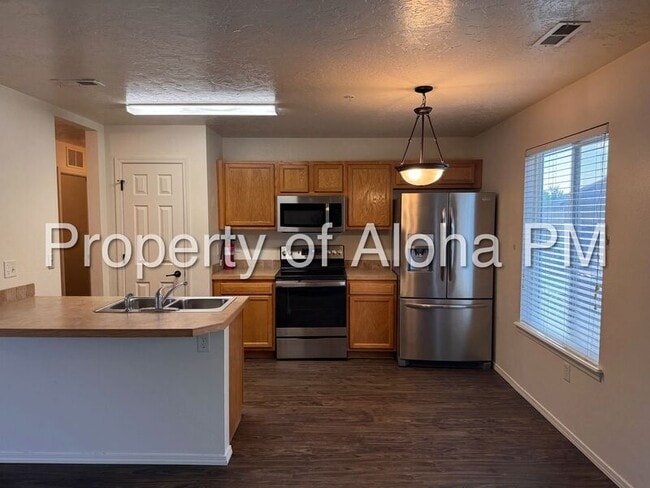 Photo - 1057 W Pine Ave