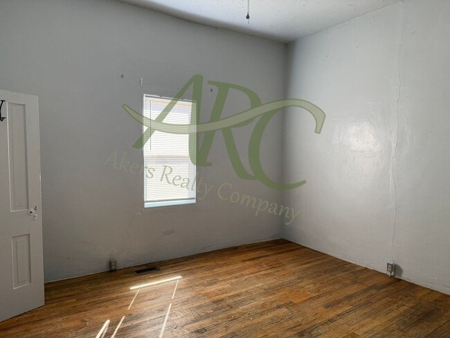 Photo - 523 E Adams Ave