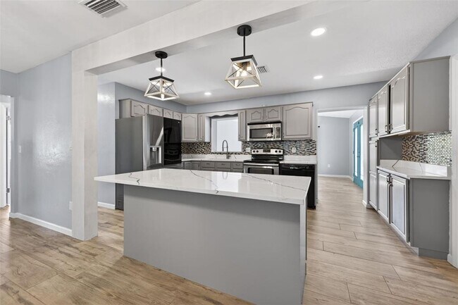 Photo - 3121 30th St N