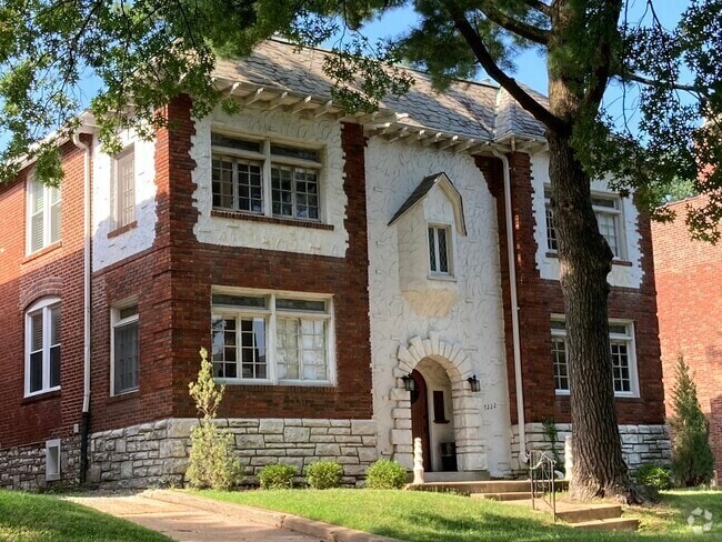 Building Photo - 7222 Forsyth Blvd Unit 1E Rental