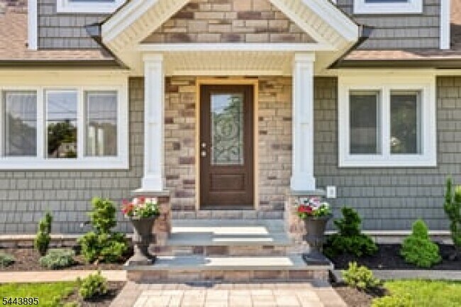 50 Lincoln Pl