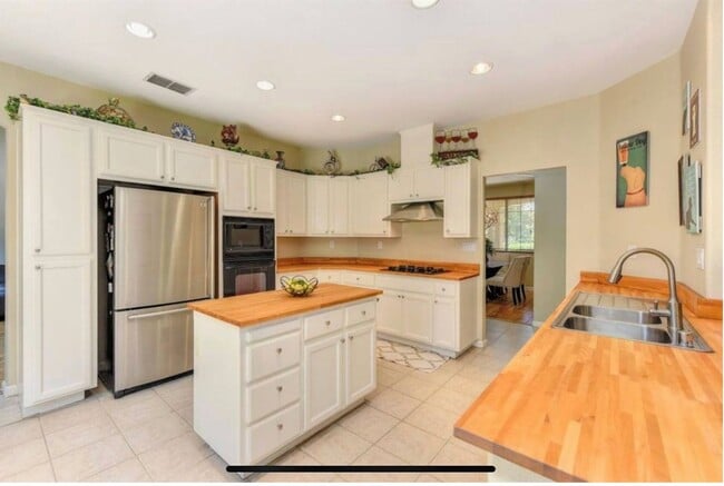 Photo - 2348 Marina Glen Way