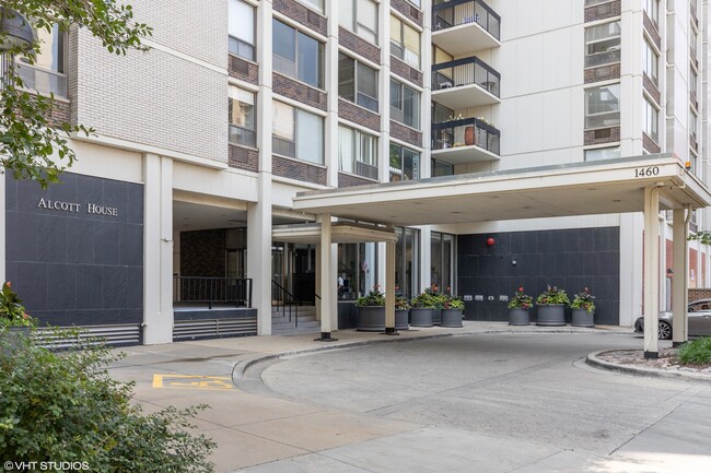 Photo - 1460 N Sandburg Terrace Condo Unit 2304