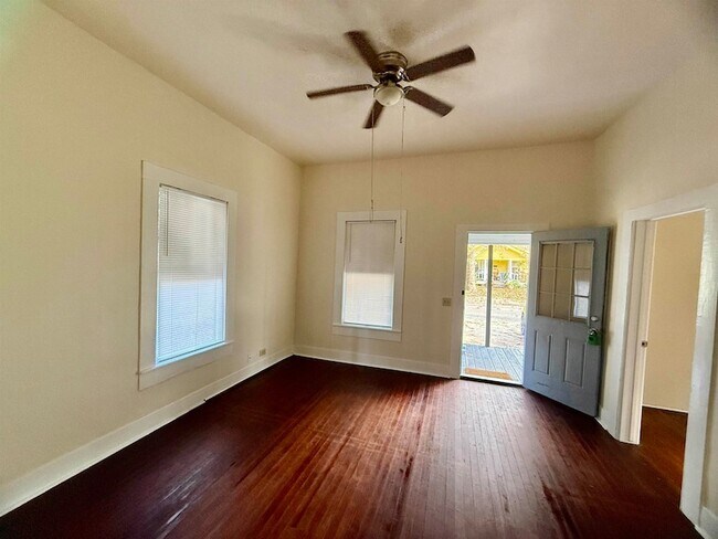 Photo - 470 S 3rd St