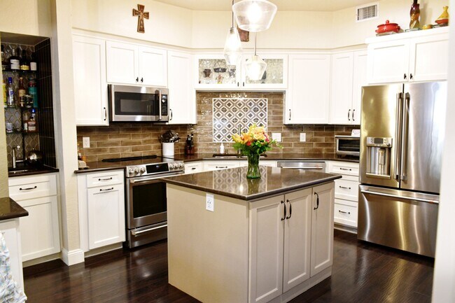 remodeled kithcen - 3235 Cole Ave