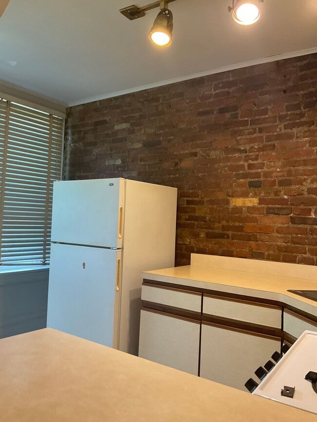 Photo - 215 Woodbine St Unit 215 WOODBINE ST- #3