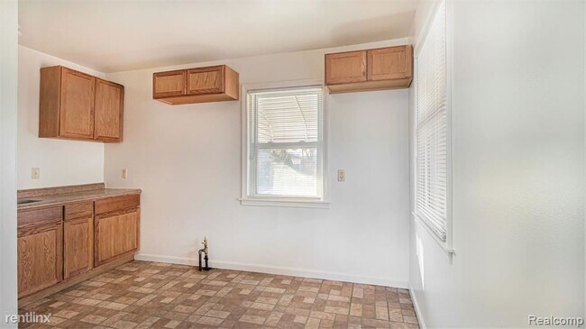 Photo - 2 br, 1 bath House - 19435 Santa Barbara Dr