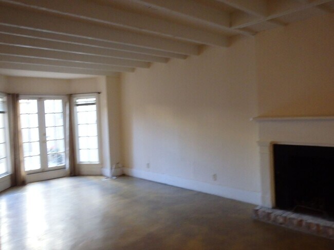 Photo - 433 Barnard St Unit Lower