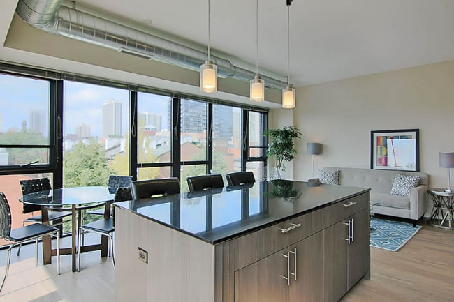 Photo - 221 W Scott St