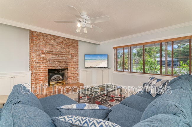 Photo - 2130 Pinehurst St