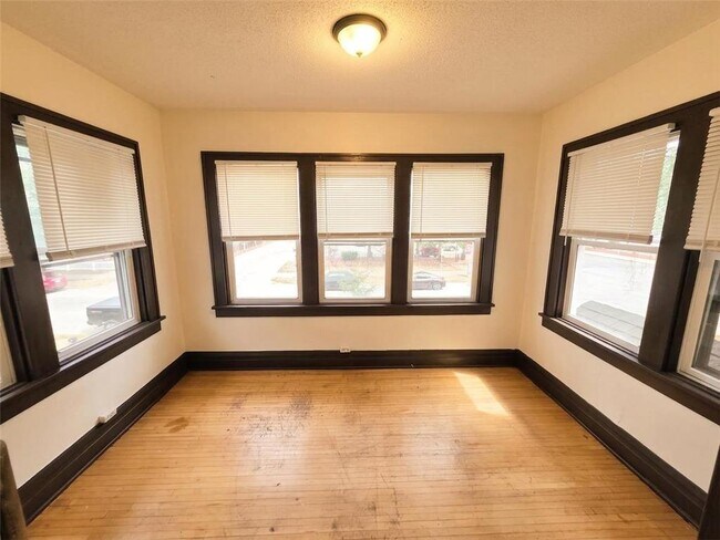 2020 E Franklin Ave