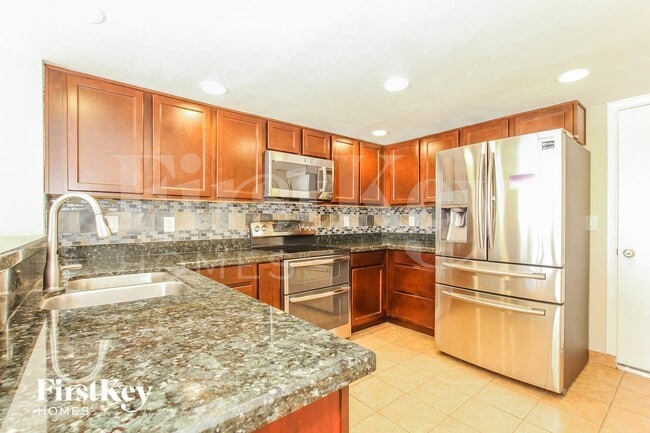 Photo - 521 E Wescott Dr