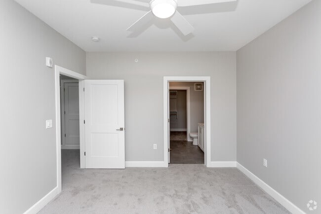 2BR, 2BA - 1386 SF