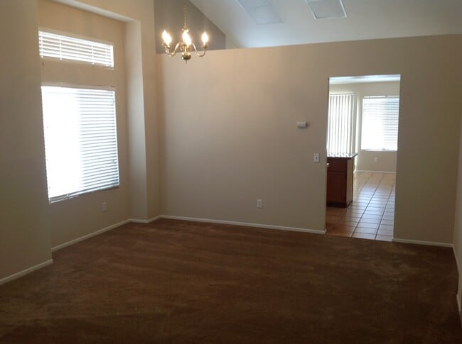 Photo - 3 BEDROOM, 2 BATHROOM CLOSE TO SCHOOLS!