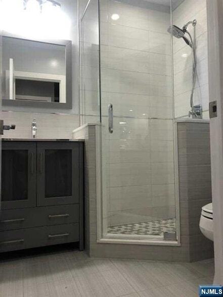 Photo - 143 Market St