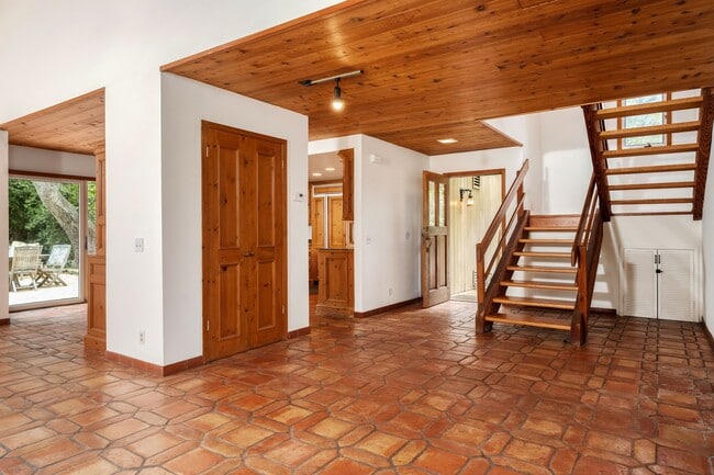 Photo - 1539 Miramar Ln
