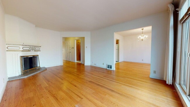 Photo - Flexible 4BD/3BA Home w/ Bonus Private Suite – Steps to Taraval Shops