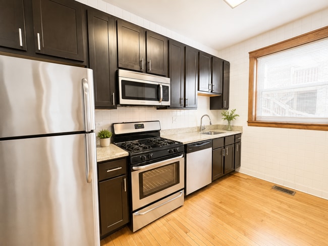 Photo - 1535 W Addison St Unit 1
