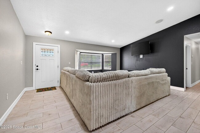 Photo - 377 Emerson Dr NW