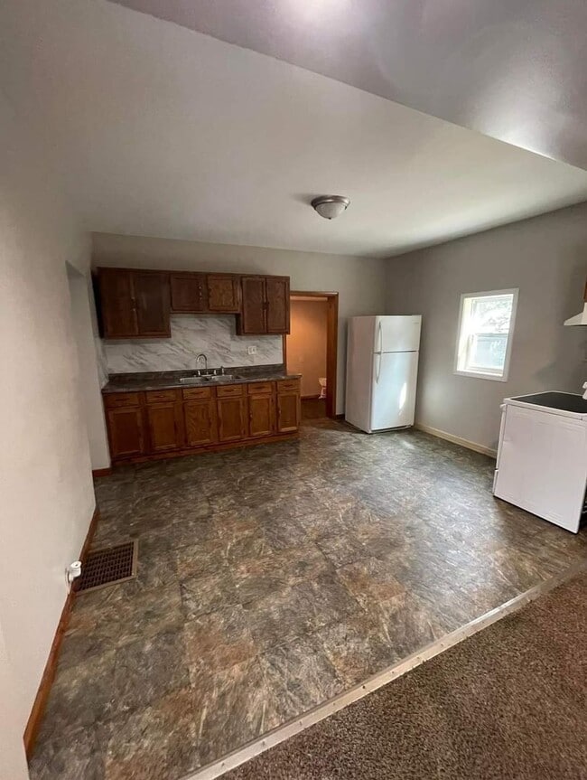 Beautiful newly remodeled 2 bed - 2 full baths!!! - Beautiful newly remodeled 2 bed - 2 full baths!!!