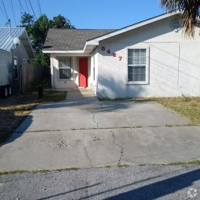 Building Photo - 2 bedroom 2 bath duplex, walking distance ... Rental