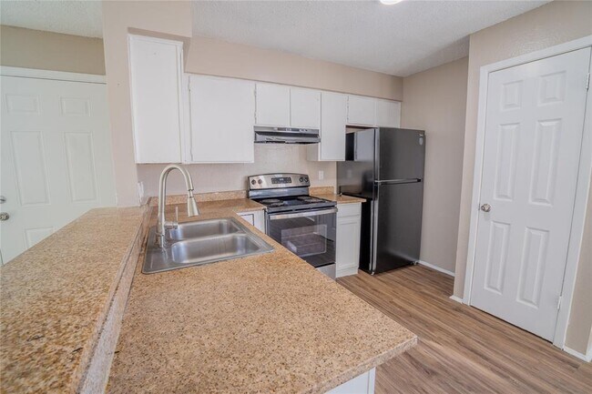 Building Photo - 10211 Brownie Dr