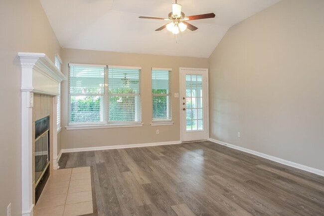 Photo - 200 Woodstone Dr